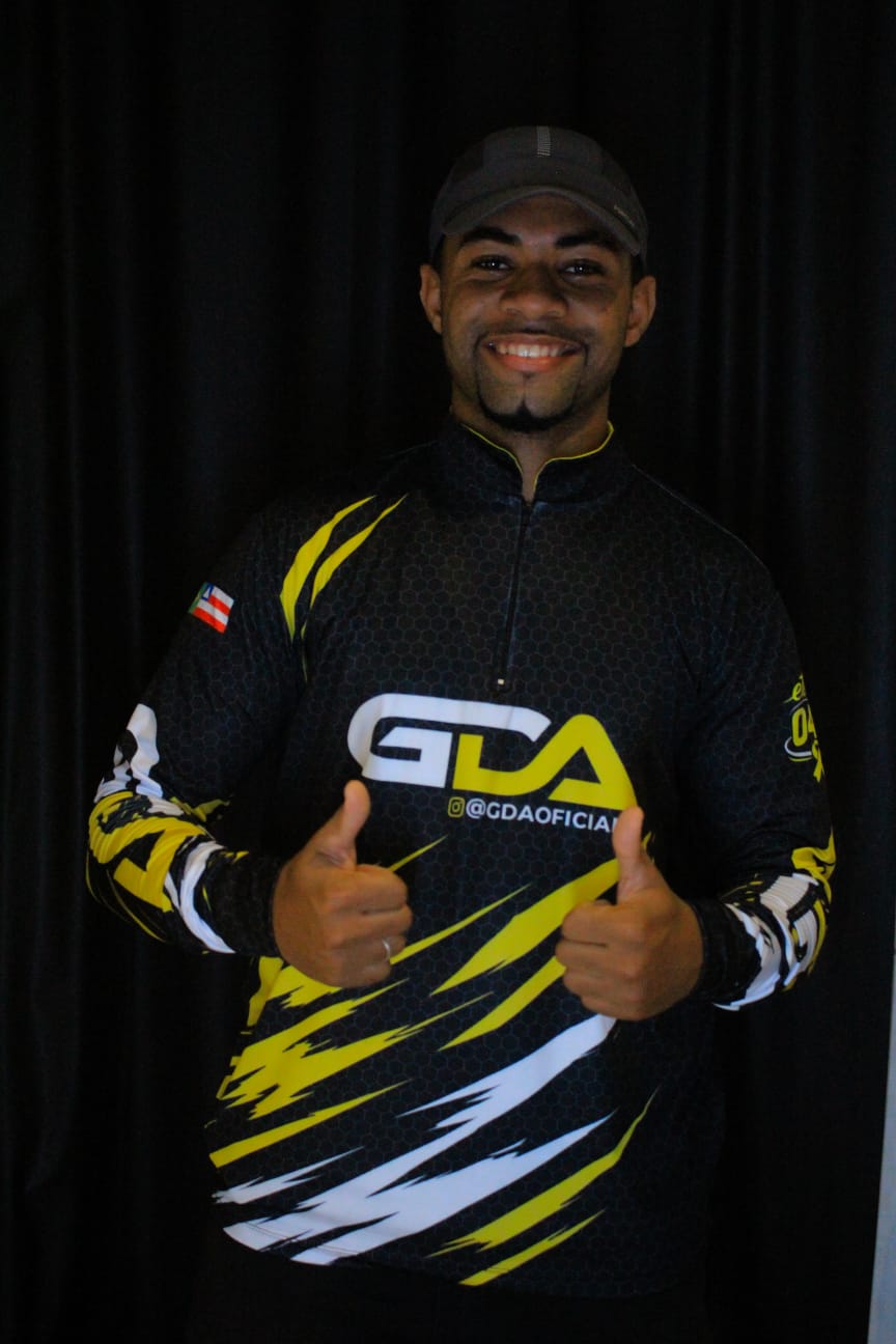 Camisa Oficial de Piloto GDA — modelo de boné